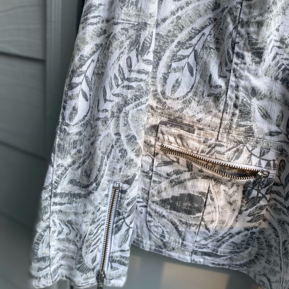 Silver Leaf Patterned Women's Jacket - image 4